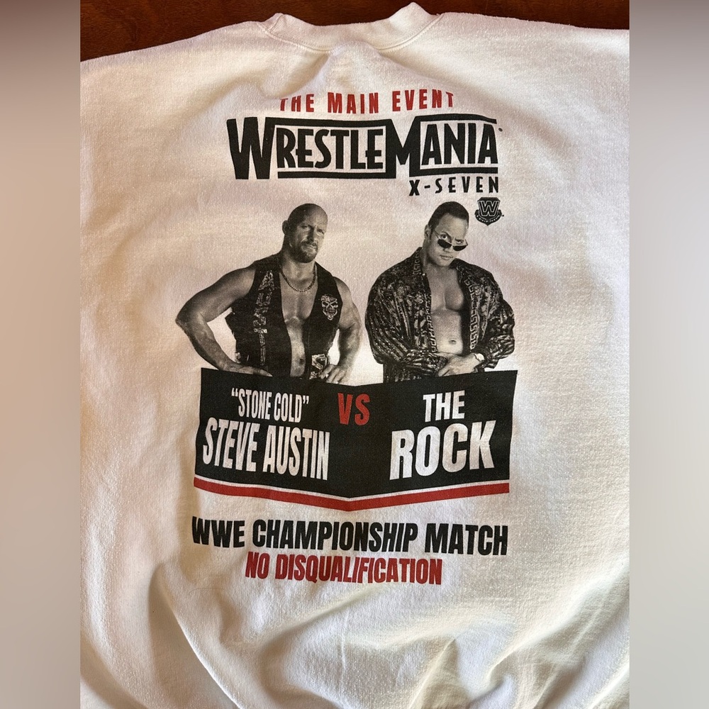 WWE WrestleMania 17 Sweatshirt XL Stone Cold vs The Rock Graphic